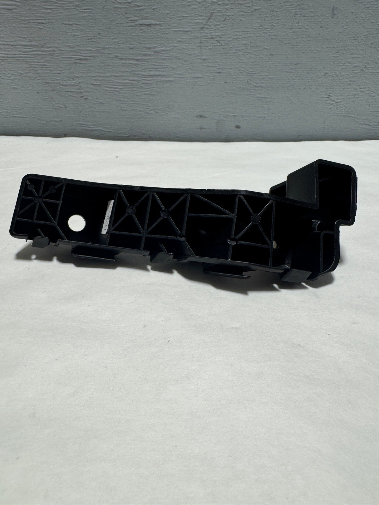 86554-B2000 2014-2019 Kia Soul Front Bumper Passenger Side Lower Cover Bracket OEM