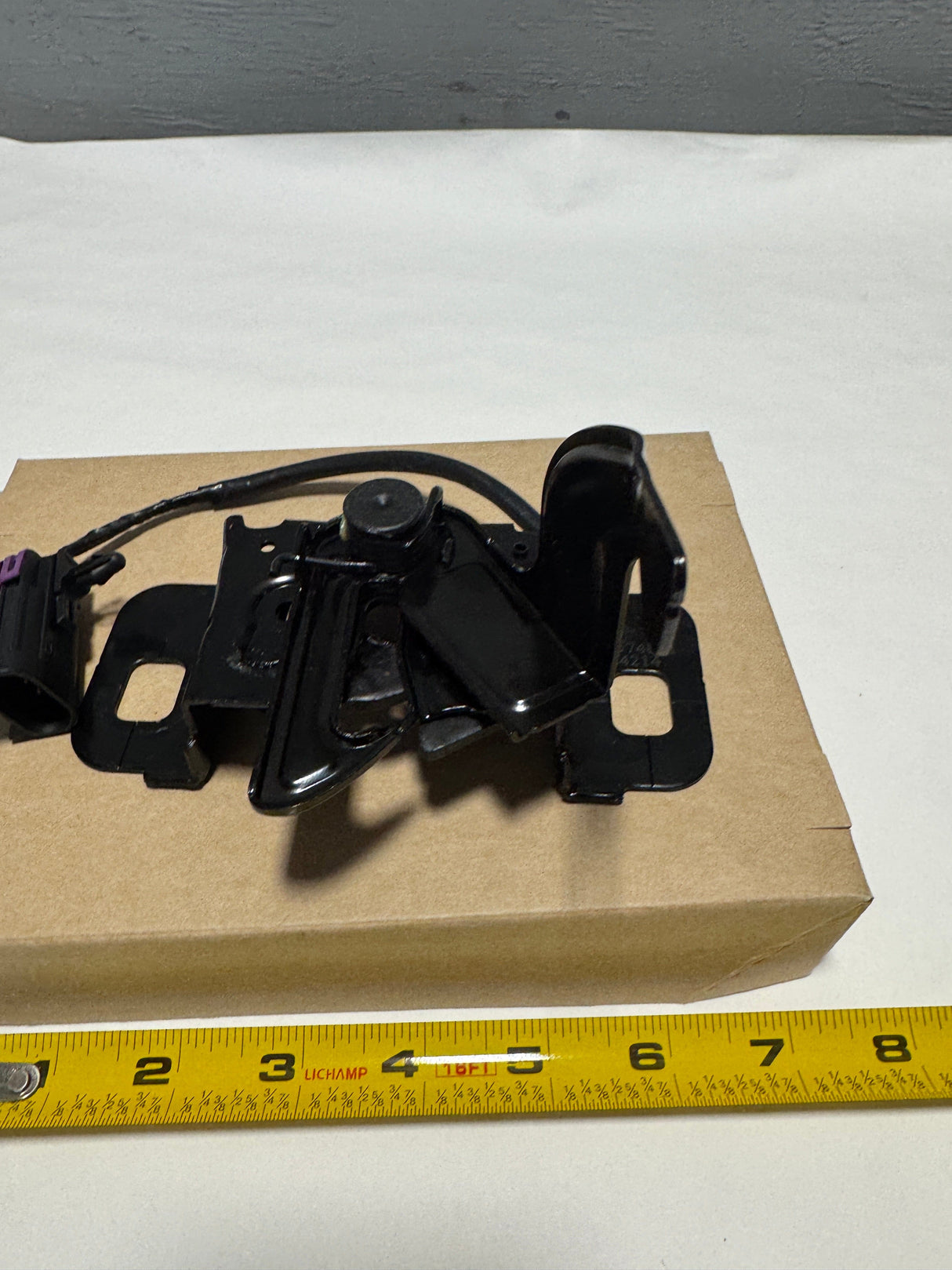 (85574821 2014-2019 Silverado Sierra 1500 Hood Latch with Ajar Switch Genuine OEM