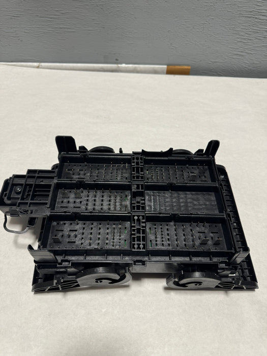 84303175-M5 2014-2019 Silverado Sierra 6.0 Engine Under Hood Fuse Box - Without E-Assist Only