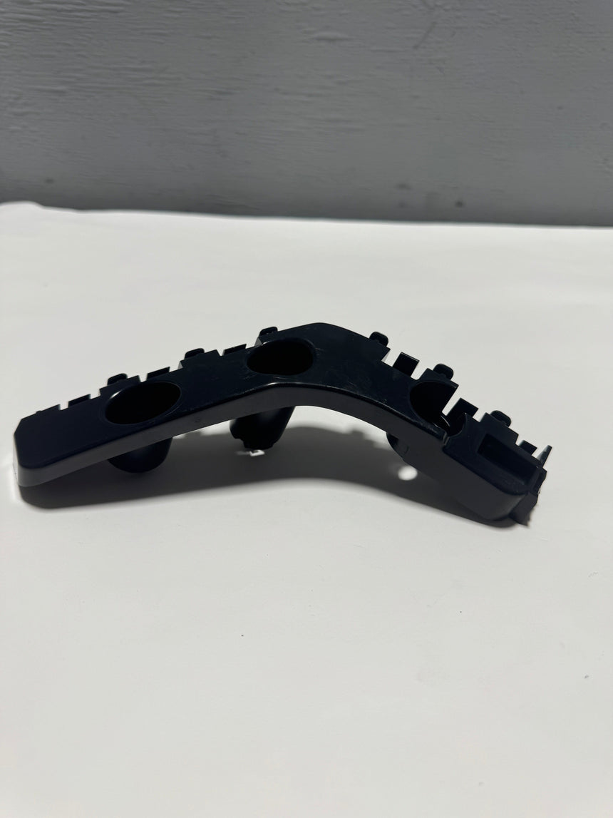 2014-2021 Jeep Grand Cherokee Drivers Side Front Bumper Bracket OEM