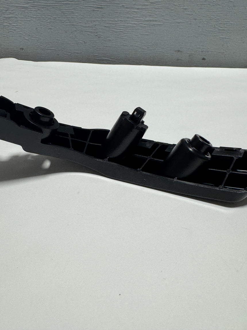 2014-2021 Jeep Grand Cherokee Drivers Side Front Bumper Bracket OEM