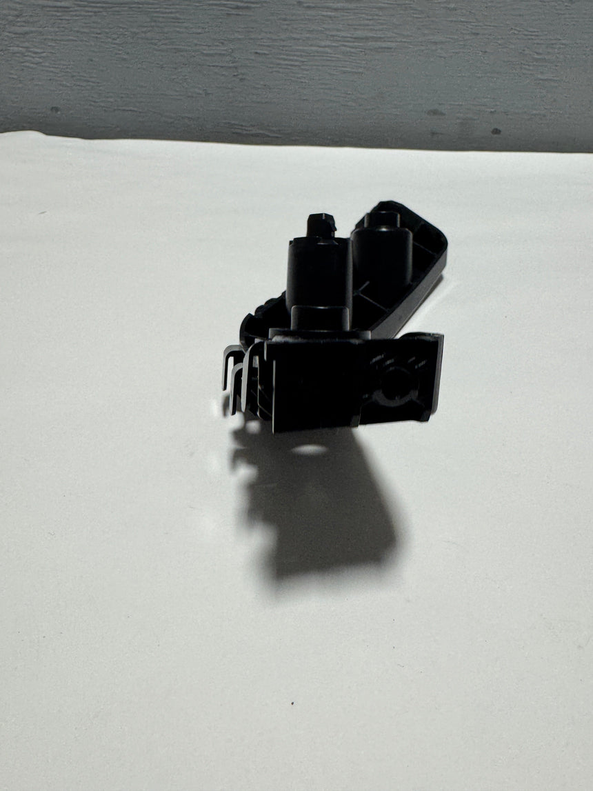 2014-2021 Jeep Grand Cherokee Drivers Side Front Bumper Bracket OEM
