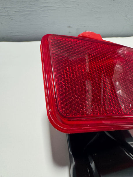 33505-T1W-A01-B19 2015-2016 Honda CR-V Rear Passenger Side Bumper Reflector With Bracket OEM