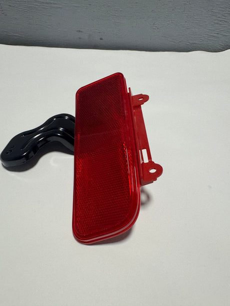 33505-T1W-A01-B19 2015-2016 Honda CR-V Rear Passenger Side Bumper Reflector With Bracket OEM