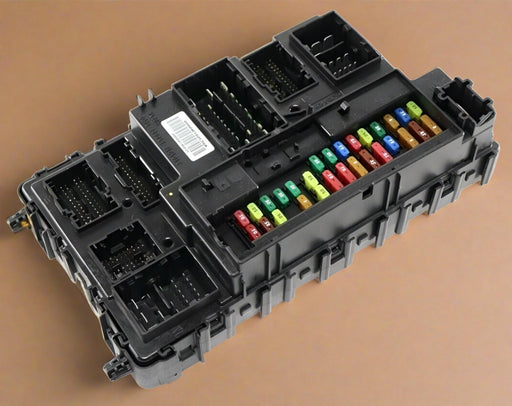 GG9Z-15604-E 2015-2017 Lincoln MKZ  Fuse Relay Box Smart Junction Alarm Module OEM