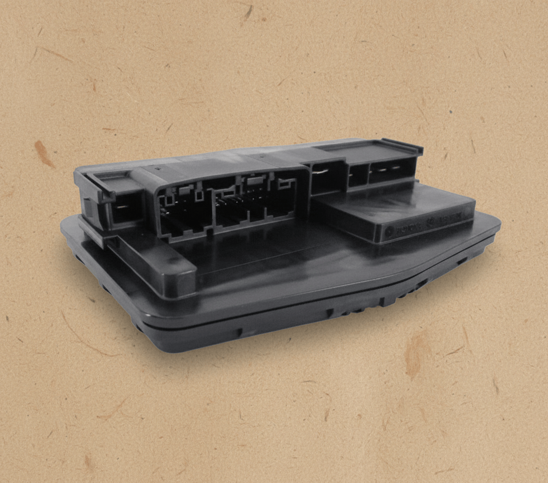 82720-33301 2015-2017 Toyota Camry LE/SE  2.5 Engine Compartment Fuse Block OEM