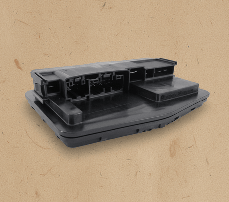 82720-33301 2015-2017 Toyota Camry LE/SE  2.5 Engine Compartment Fuse Block OEM