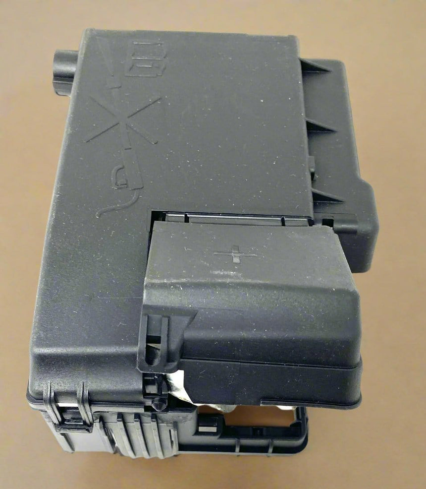 2015-2019 Cadillac XTS Engine Compartment Fuse Block OEM