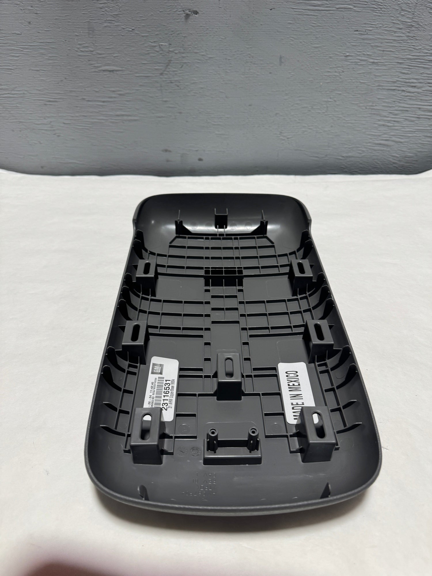 23116531 2015-2019 Canyon or Colorado Center Console Door Armrest For Auto Trans And Non Wireless Charging