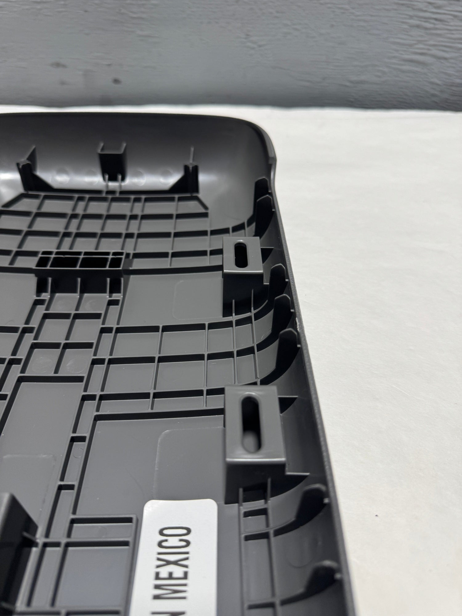 23116531 2015-2019 Canyon or Colorado Center Console Door Armrest For Auto Trans And Non Wireless Charging