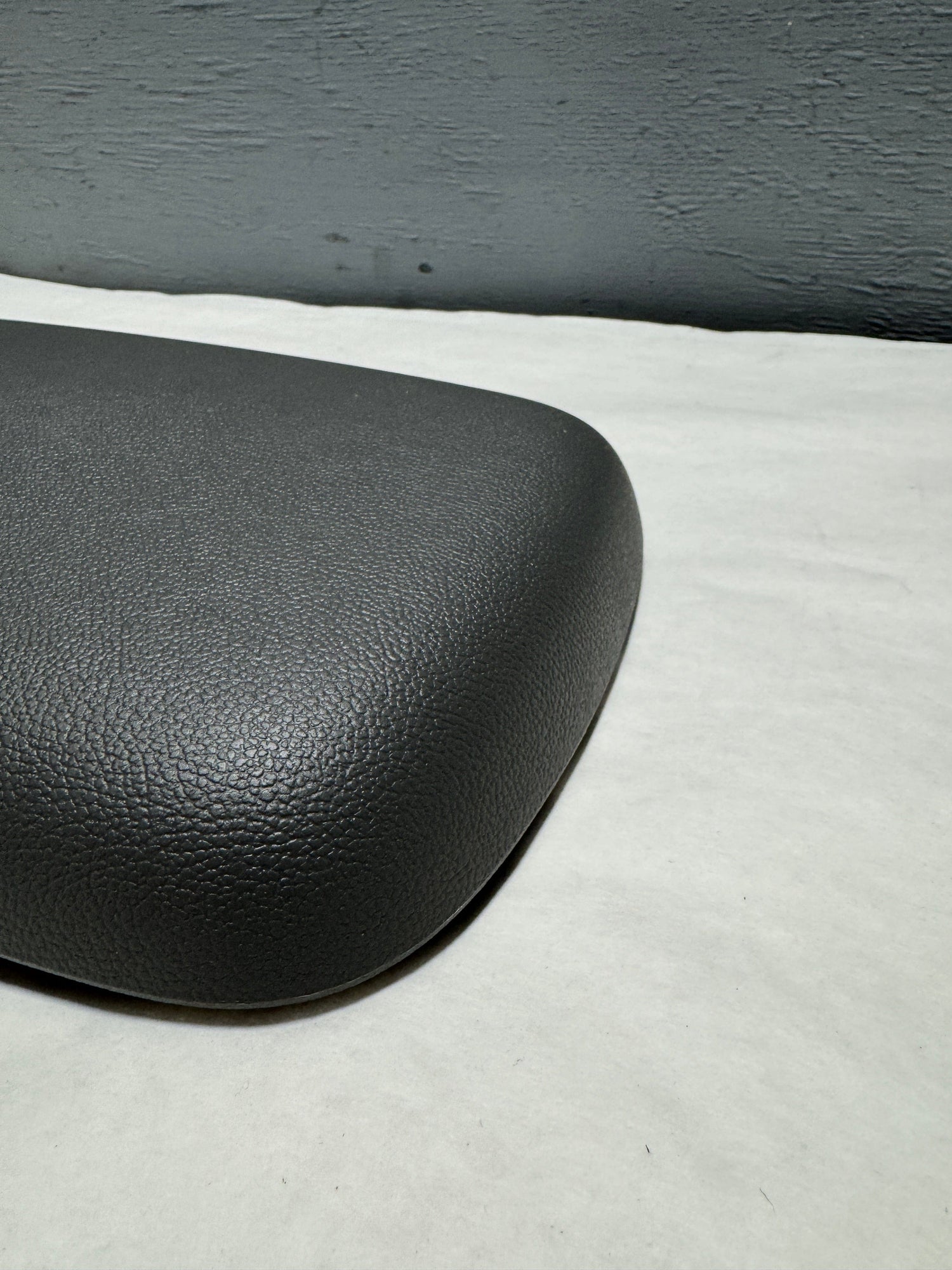 23116531 2015-2019 Canyon or Colorado Center Console Door Armrest For Auto Trans And Non Wireless Charging