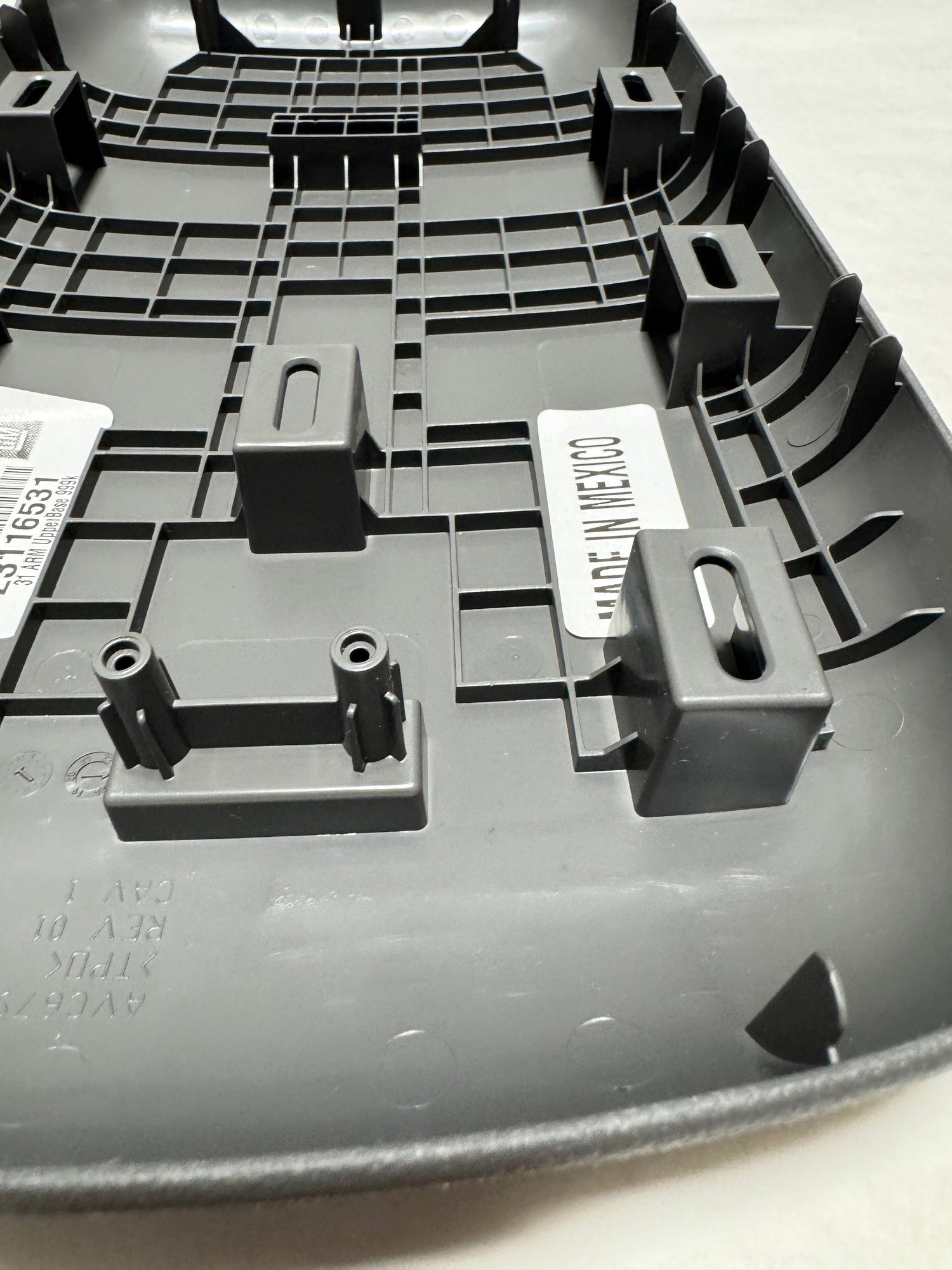 23116531 2015-2019 Canyon or Colorado Center Console Door Armrest For Auto Trans And Non Wireless Charging