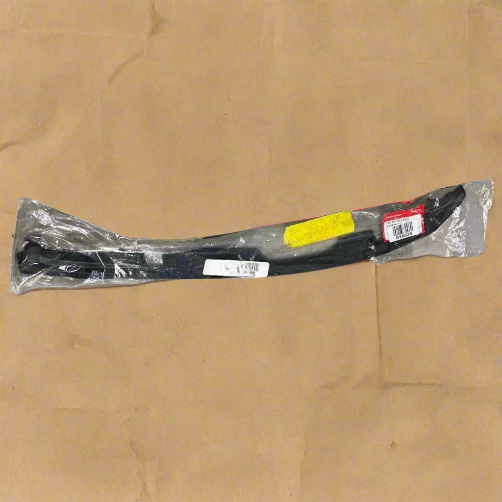 72376-TZ3-A02 2015-2020 Acura TLX Front Driver Side Door / Fender Gap Seal New OEM
