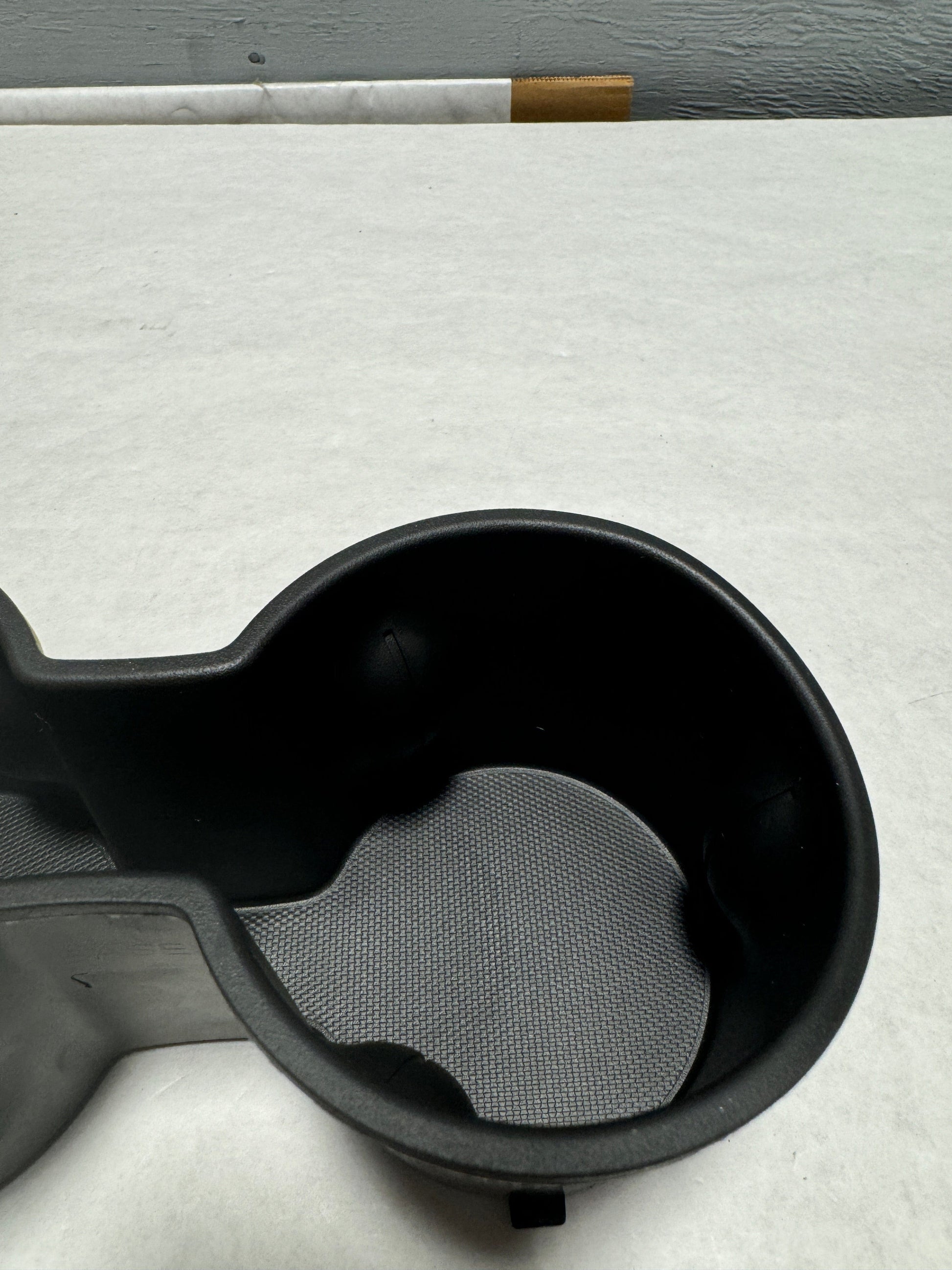 22946576 2015-2020 Tahoe Yukon Center Console Front Rubber Cup Holder Insert Does Not Fit Denali.