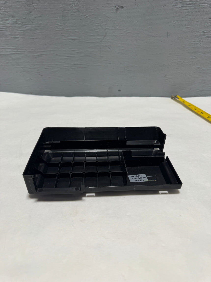 2015-2020 Tahoe Yukon 5.3 or 6.0 Battery Fuse Block Top Cover OEM