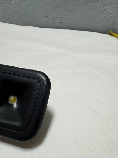 84398399 2015-2020 Tahoe Yukon Escalade Black Front Dome Reading Lamp OEM