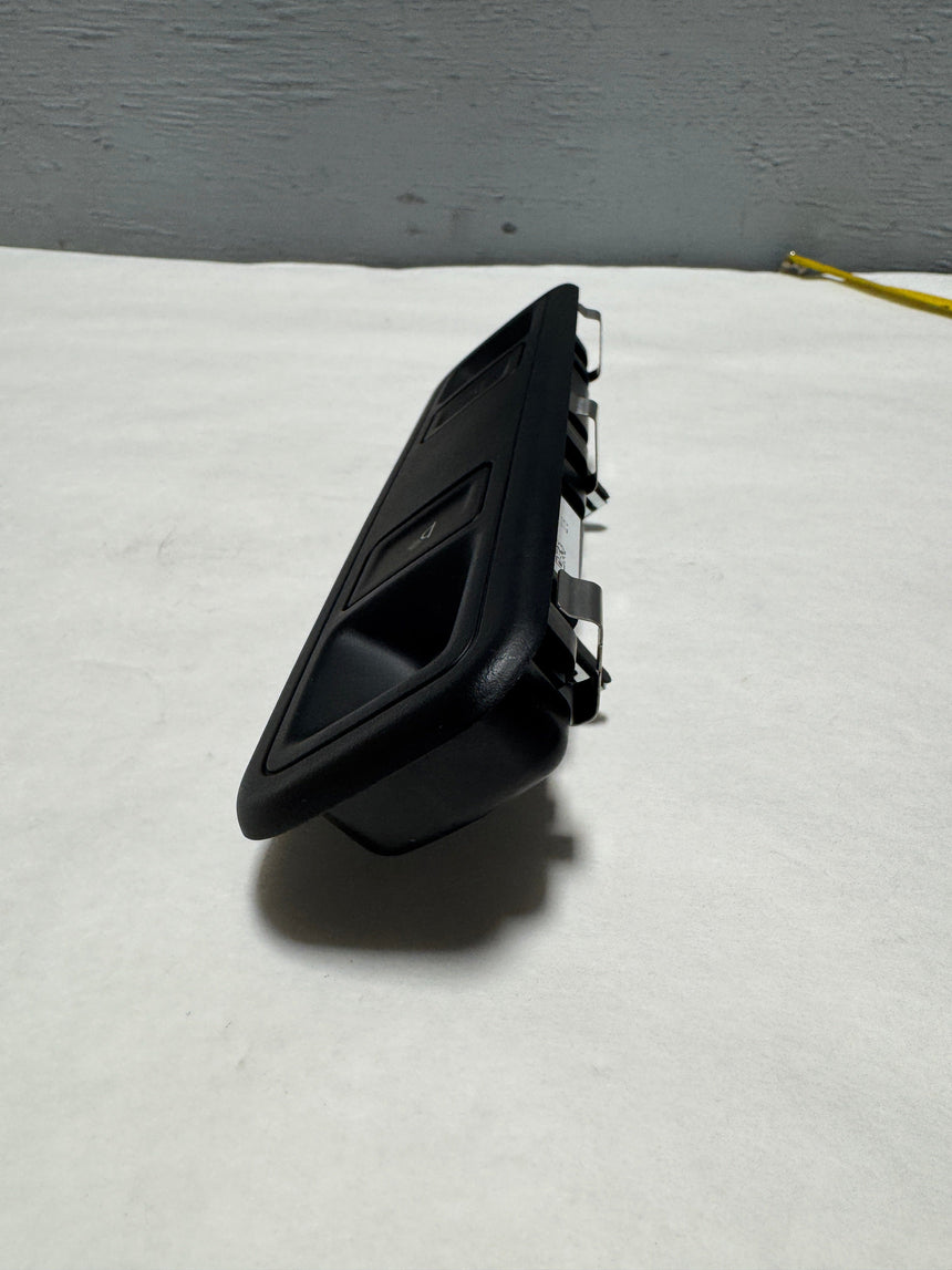 2015-2020 Tahoe Yukon Escalade Black Front Dome Reading Lamp OEM
