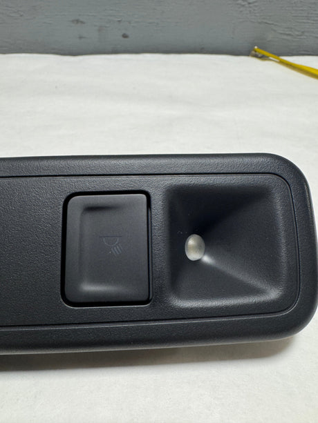 84398399 2015-2020 Tahoe Yukon Escalade Black Front Dome Reading Lamp OEM
