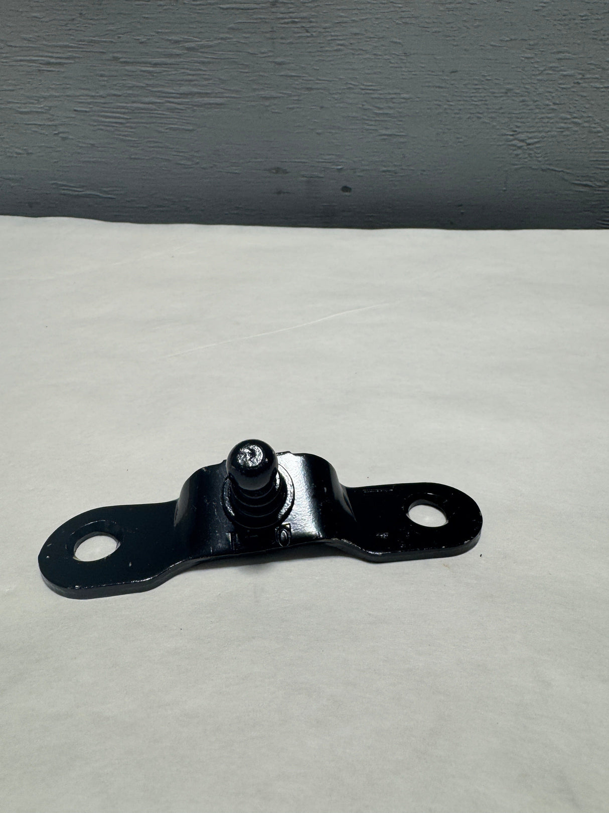 22792137 2015-2020 Tahoe Yukon Suburban Driver Side Liftgate Strut Actuator Bracket OEM