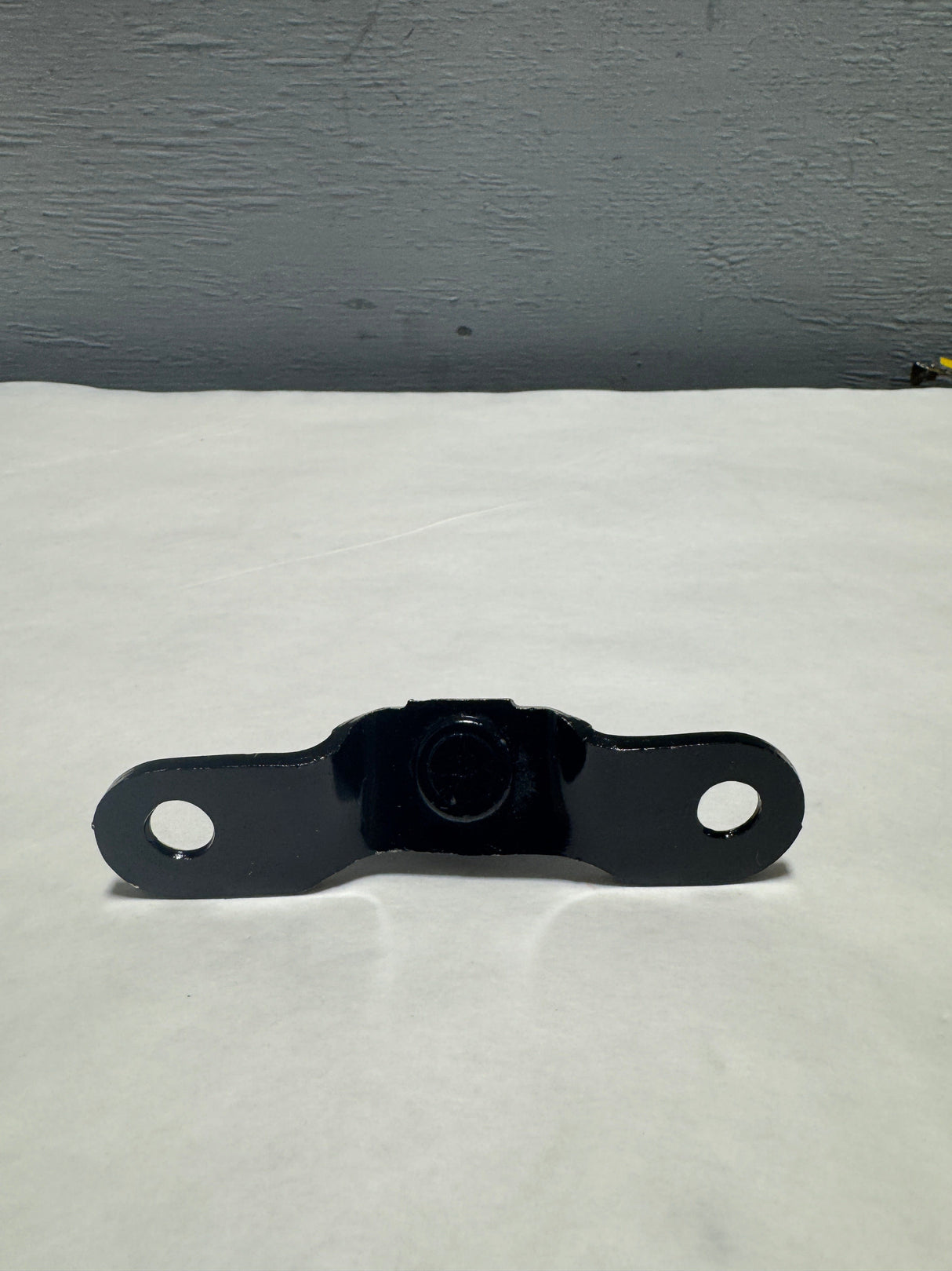 22792137 2015-2020 Tahoe Yukon Suburban Driver Side Liftgate Strut Actuator Bracket OEM