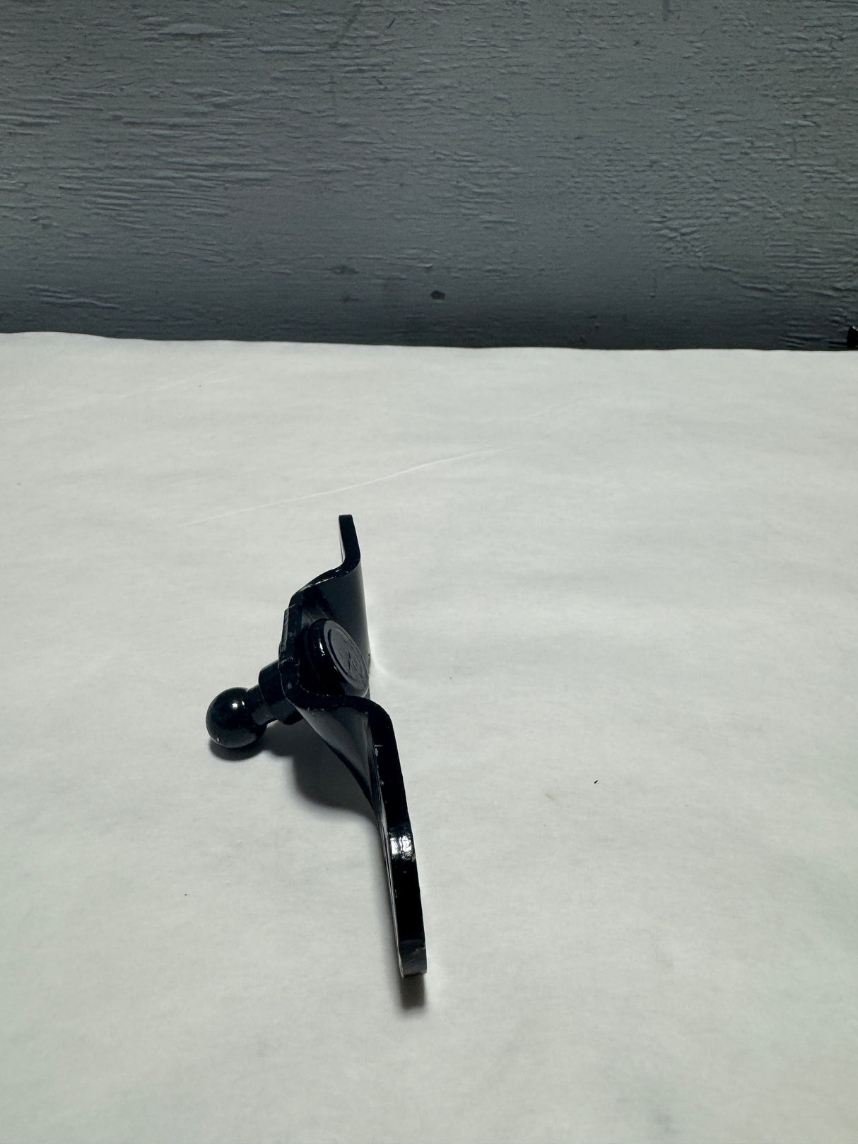 22792137 2015-2020 Tahoe Yukon Suburban Driver Side Liftgate Strut Actuator Bracket OEM