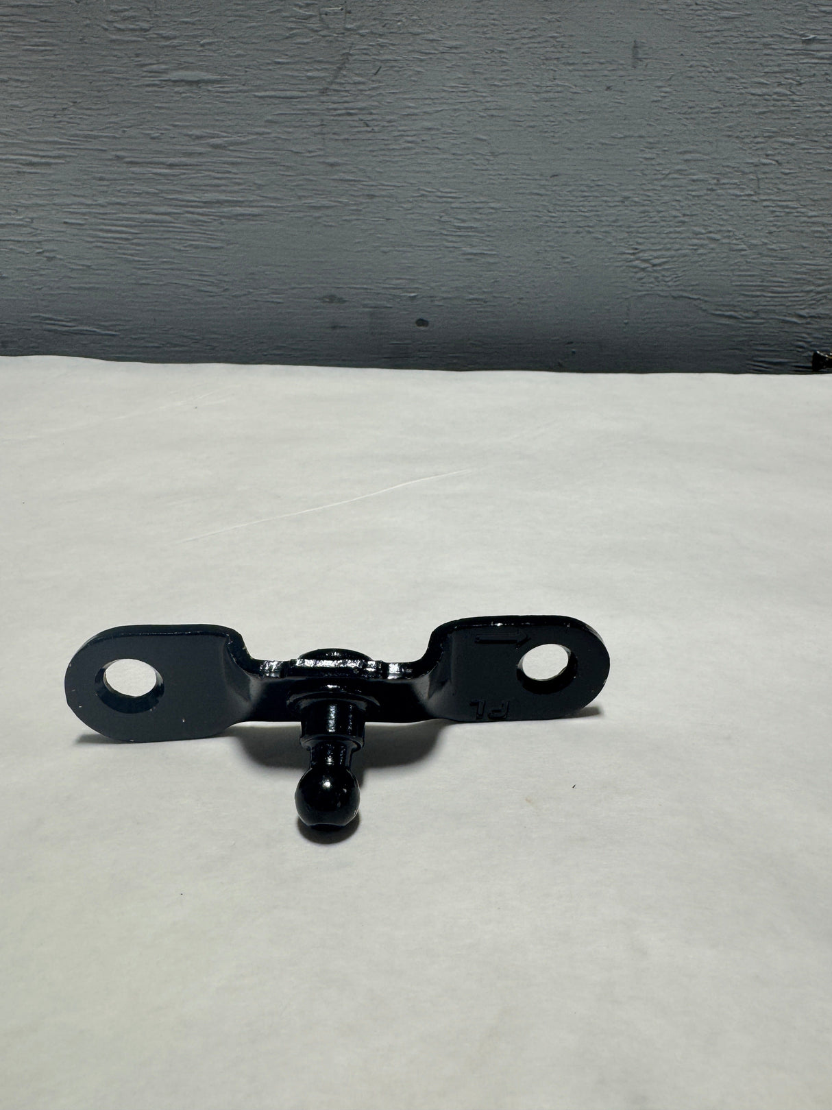 22792137 2015-2020 Tahoe Yukon Suburban Driver Side Liftgate Strut Actuator Bracket OEM