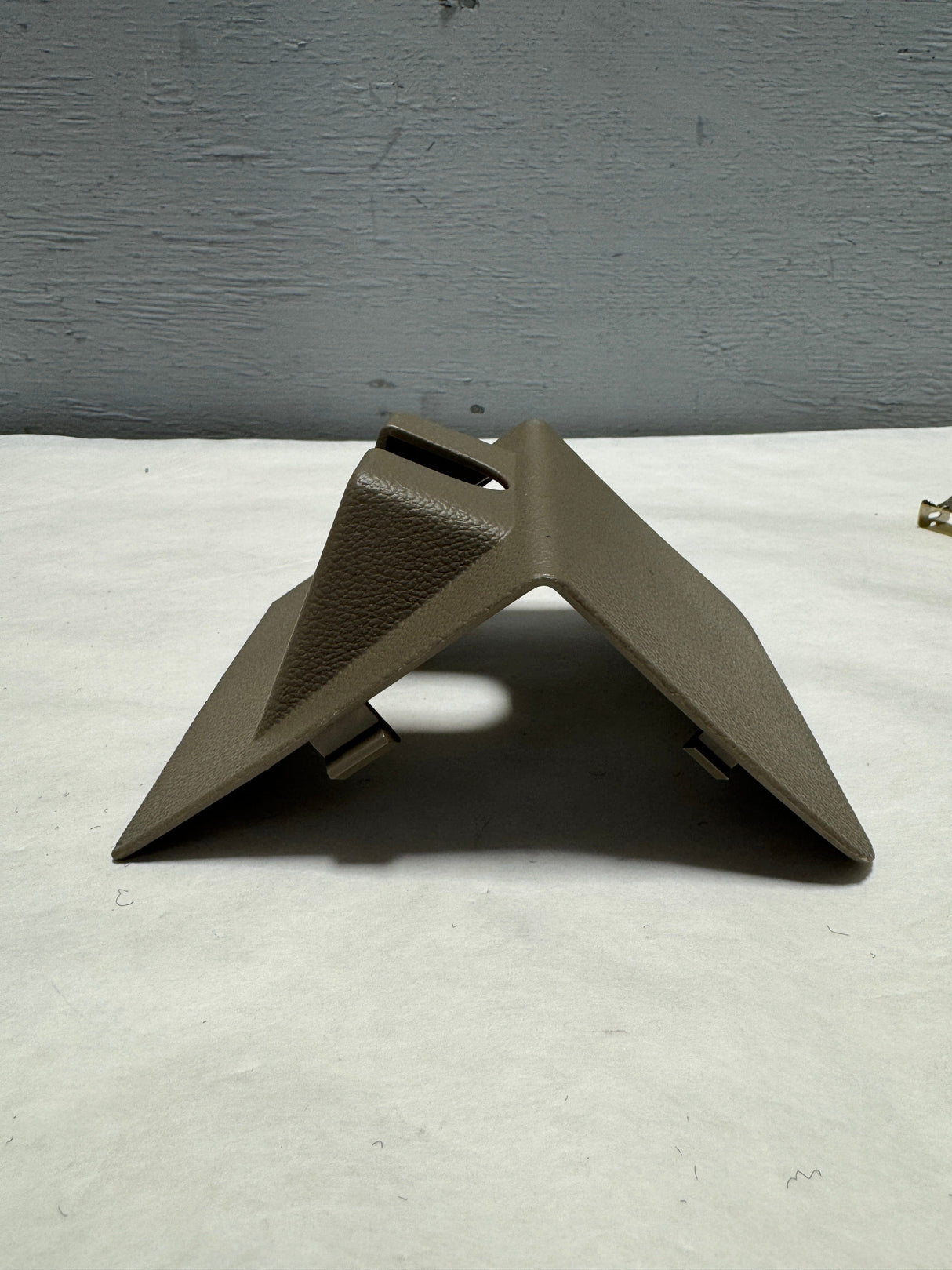 23183556 2015-2020 Tahoe Yukon Suburban Dune Color Liftgate Latch Cover OEM