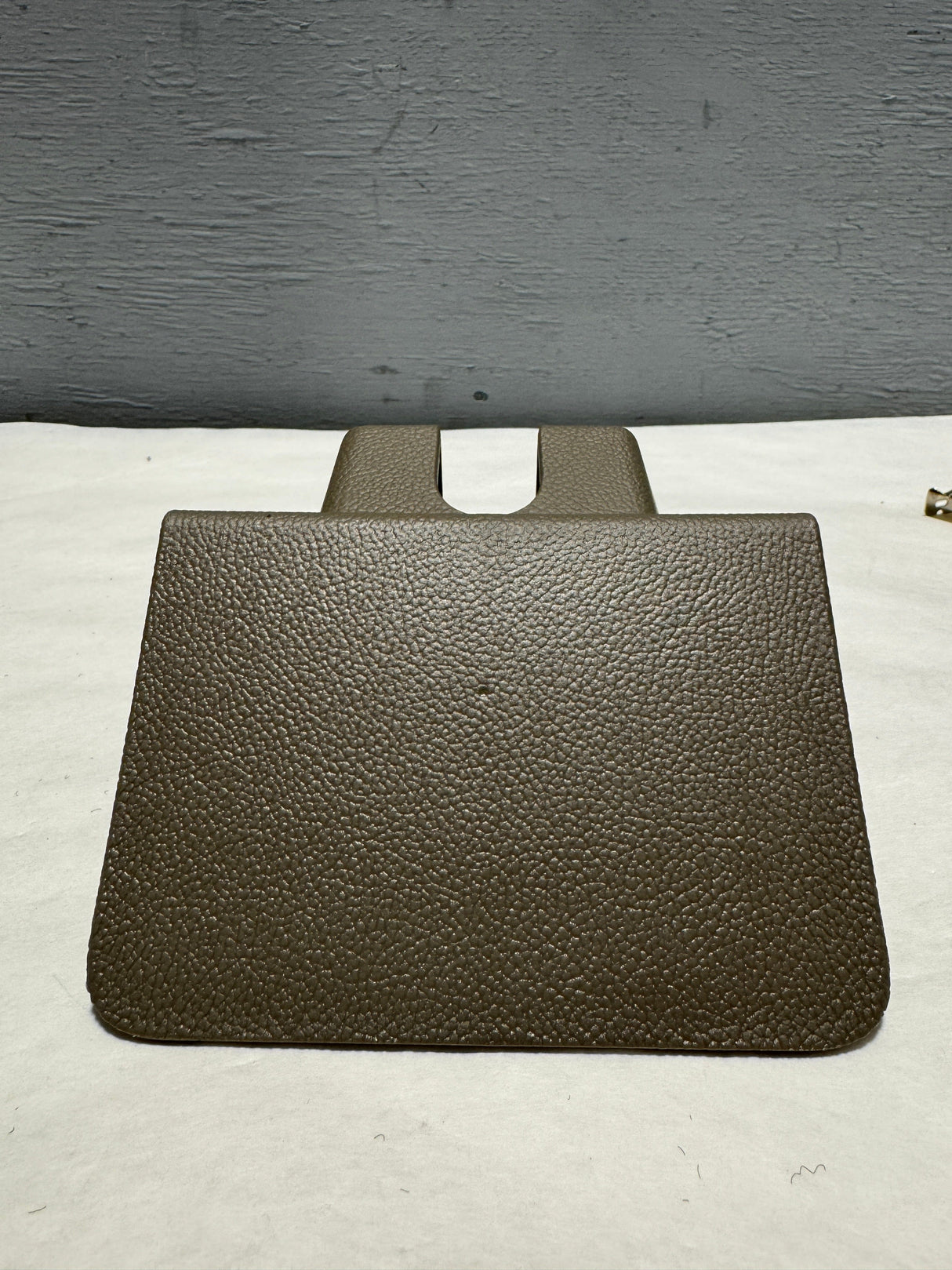 23183556 2015-2020 Tahoe Yukon Suburban Dune Color Liftgate Latch Cover OEM