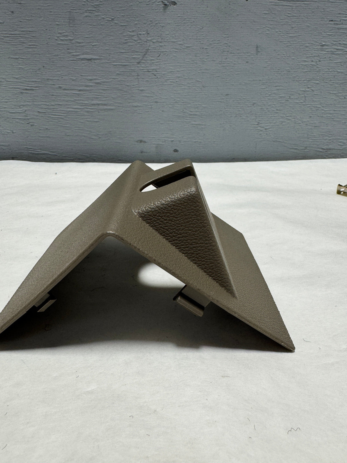 23183556 2015-2020 Tahoe Yukon Suburban Dune Color Liftgate Latch Cover OEM