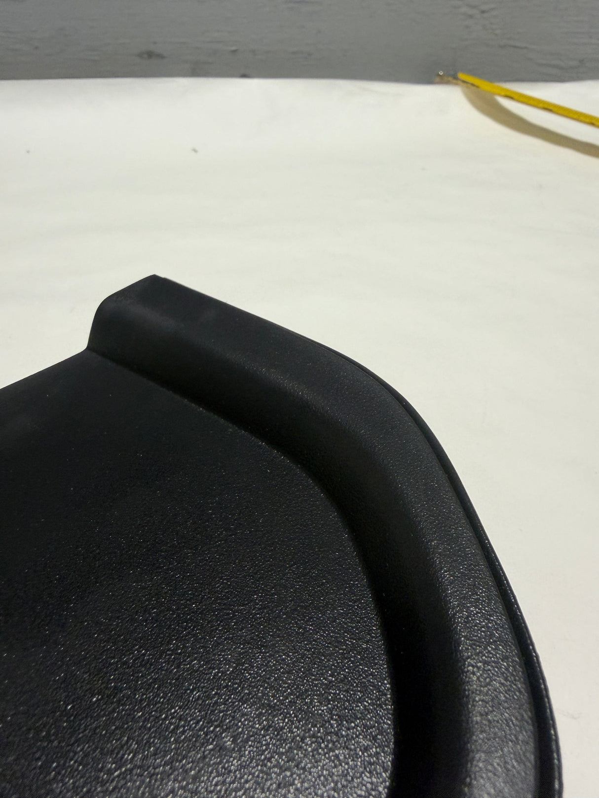 42650657 2015-2022 Chevrolet Trax Driver Side Front Door Upper Corner Applique  Black Molding