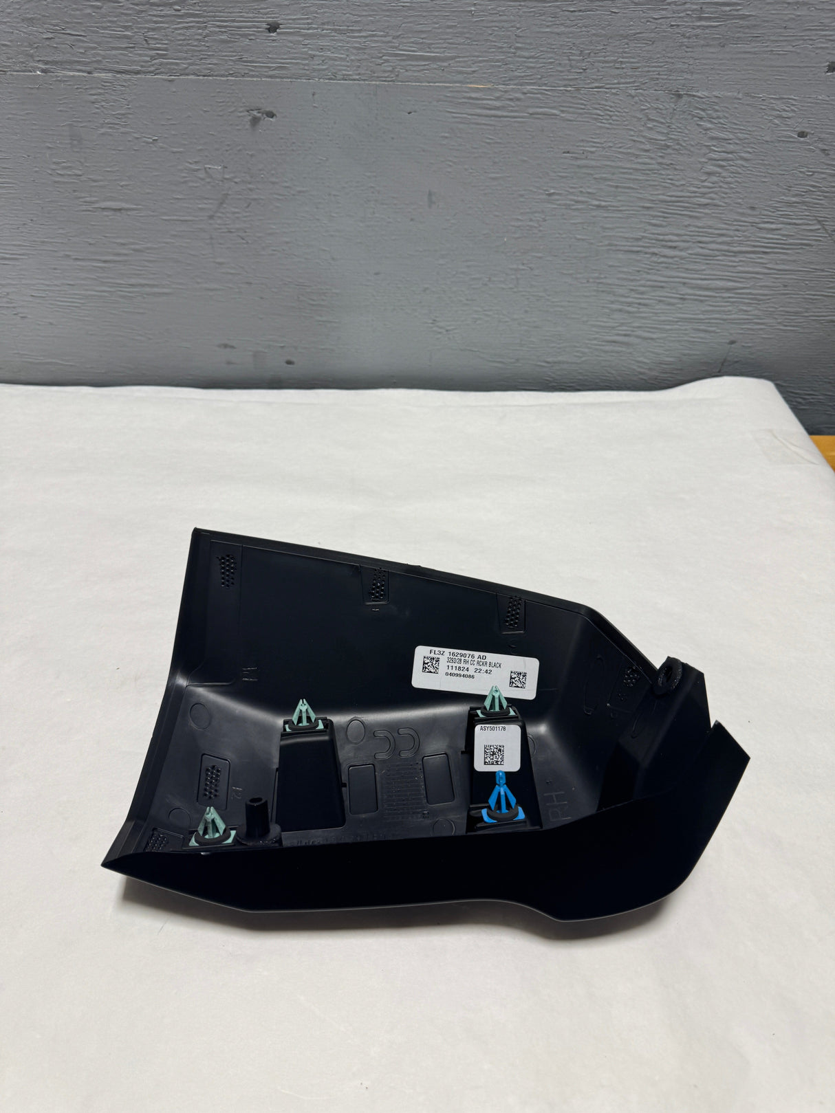 FL3Z-1629076-AD 2015-2022 Ford F-250 F-350 Crew Cab Passenger Side Lower Molding OEM