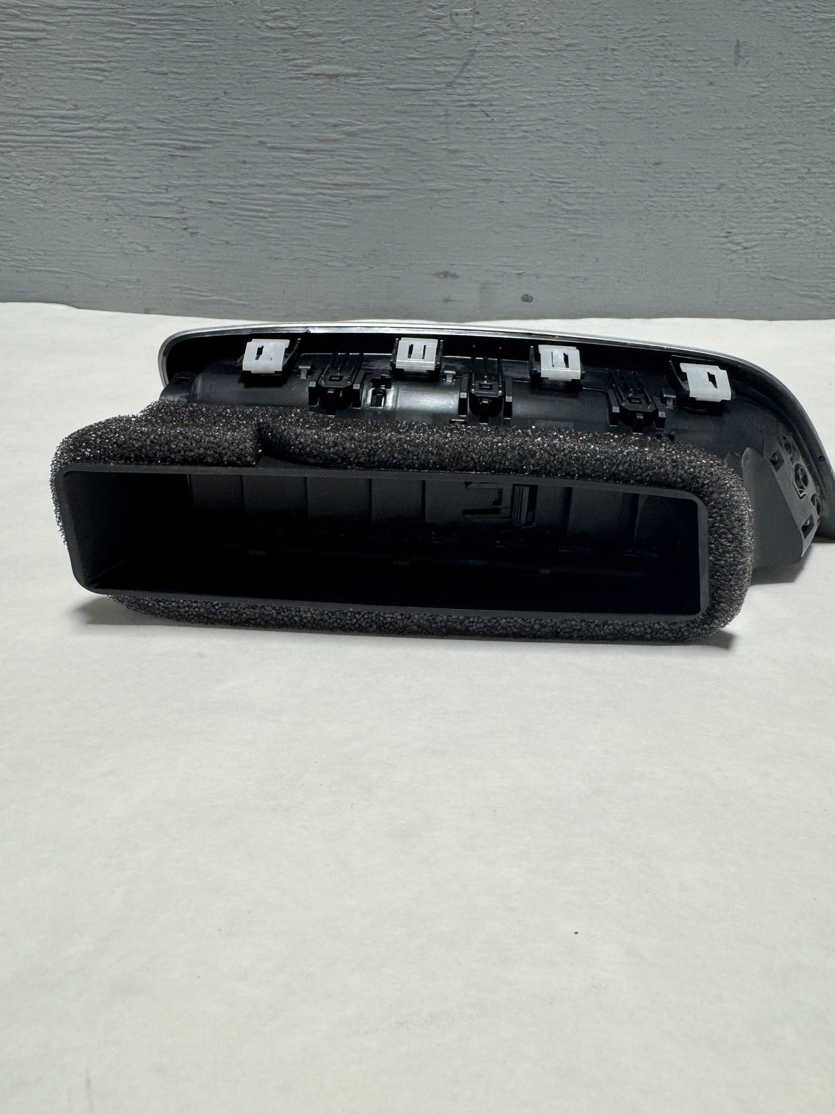 EM2Z-19893-AQ 2015-2024 Ford Edge Driver Side Center Dashboard Air Vent Louvre Twilight Color OEM