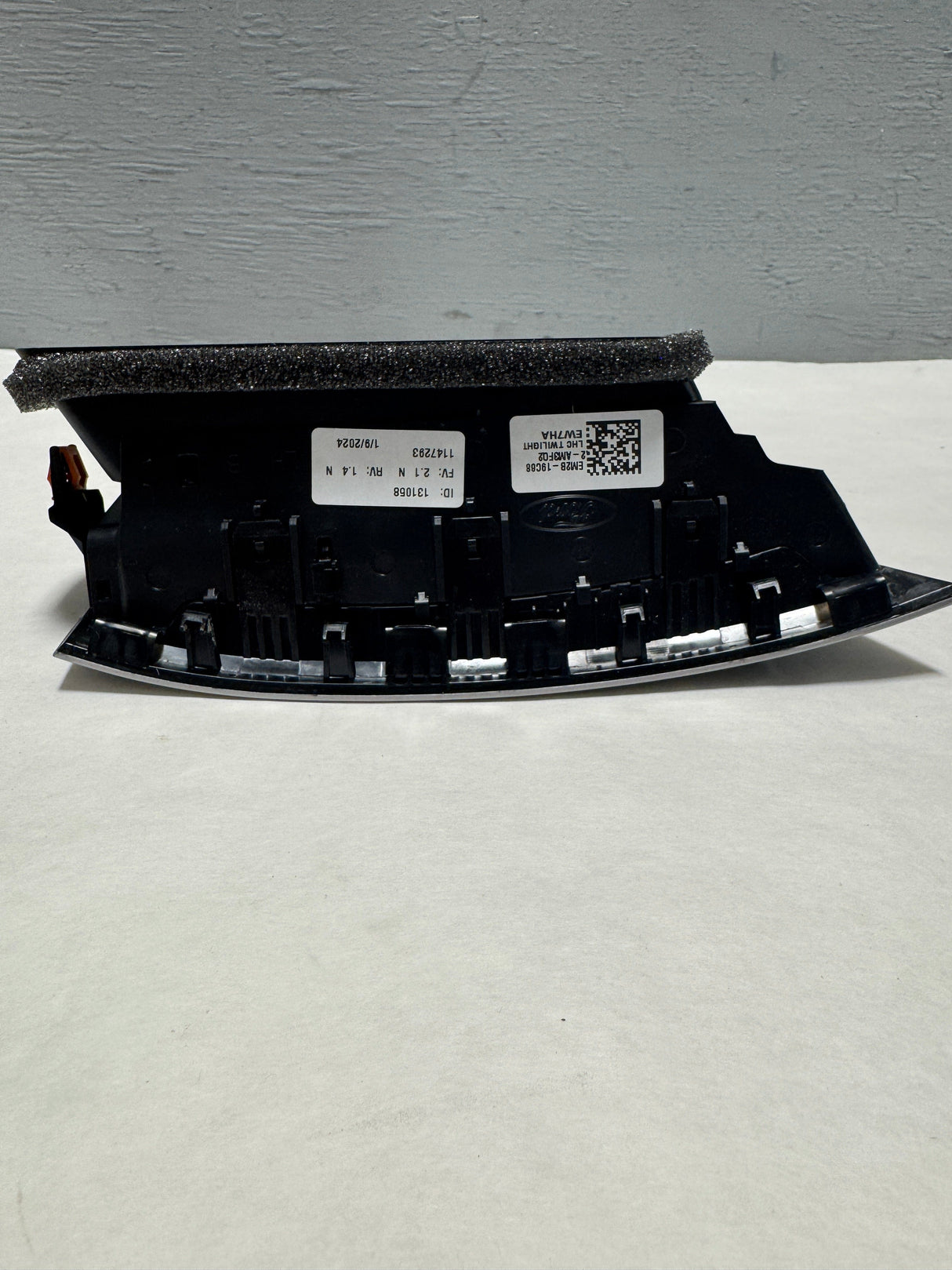 EM2Z-19893-AQ 2015-2024 Ford Edge Driver Side Center Dashboard Air Vent Louvre Twilight Color OEM