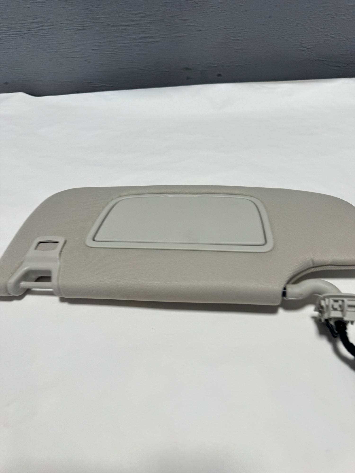 FT4Z-5804105-DC 2015-2024 Ford Edge Driver Side Sun Visor Marble Color No Sunroof No Garage Opener