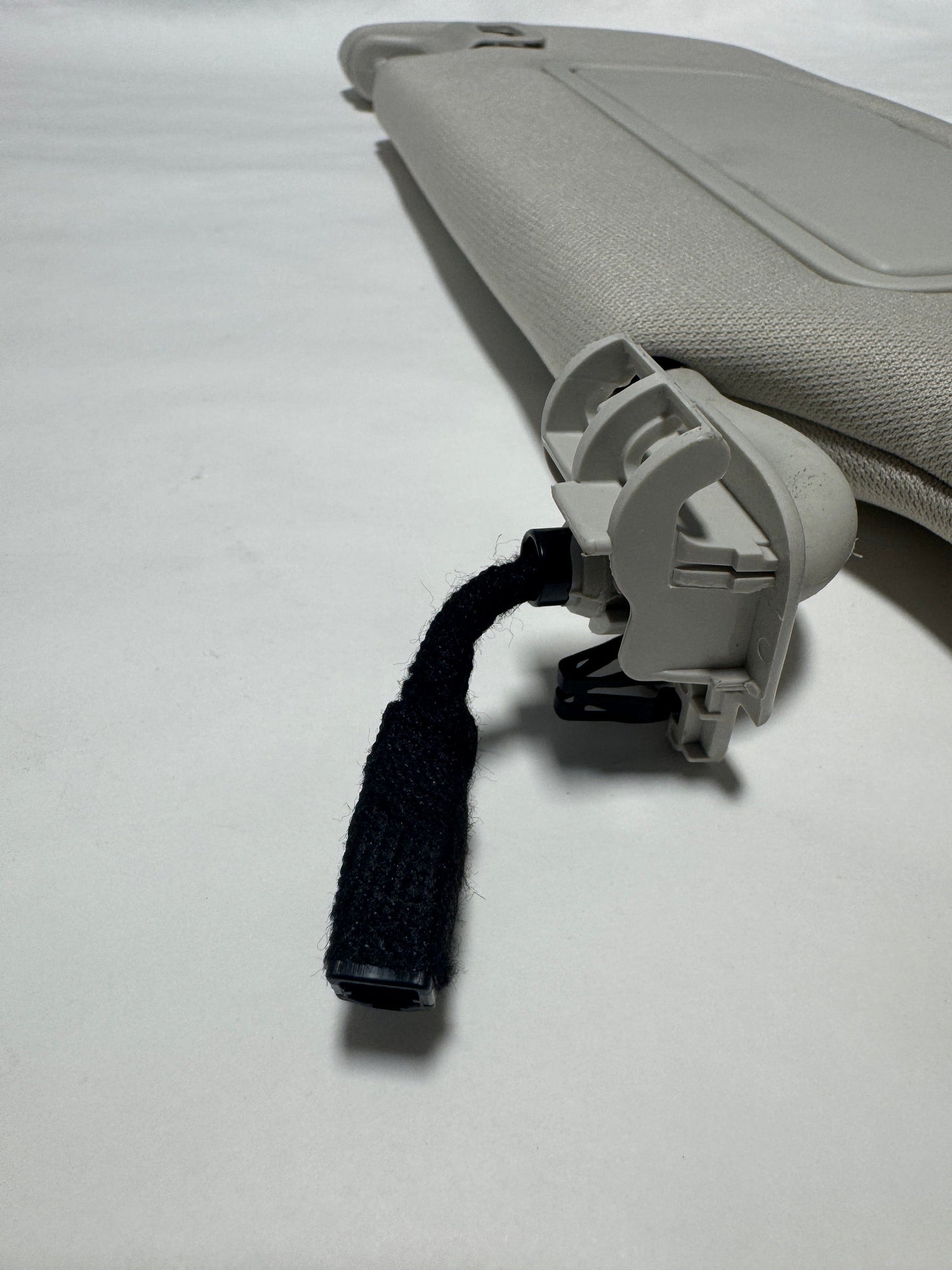 FT4Z-5804105-DC 2015-2024 Ford Edge Driver Side Sun Visor Marble Color No Sunroof No Garage Opener