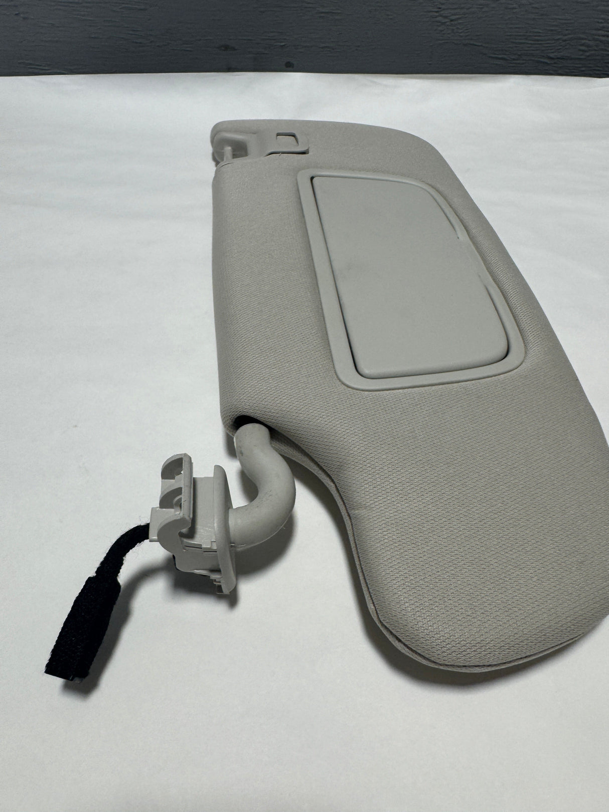 FT4Z-5804105-DC 2015-2024 Ford Edge Driver Side Sun Visor Marble Color No Sunroof No Garage Opener