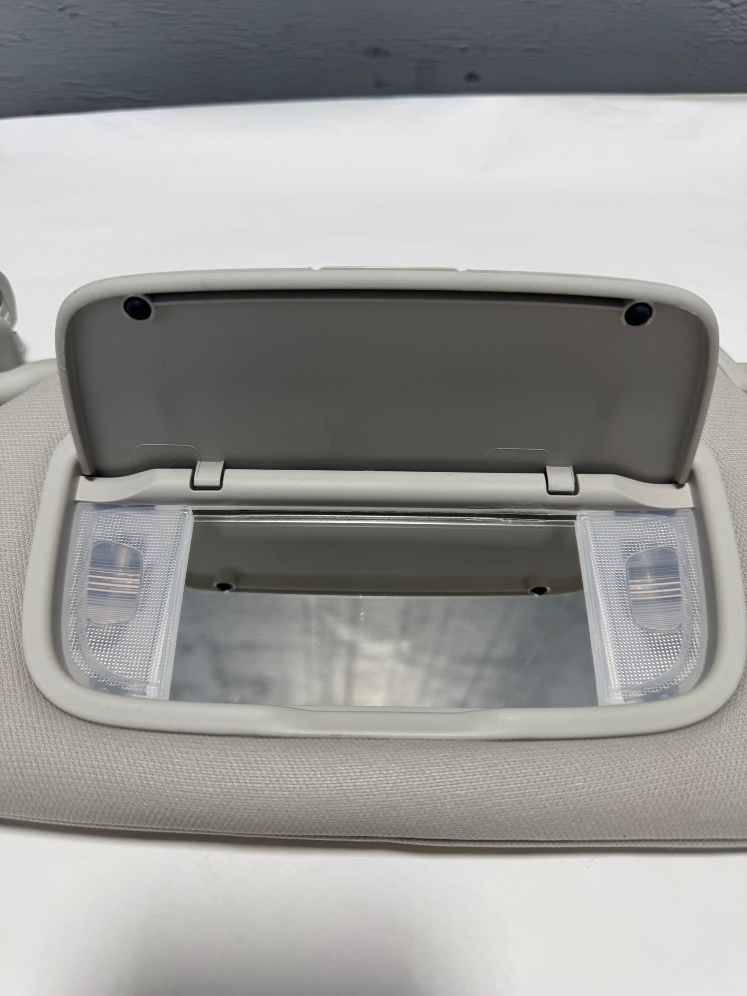 FT4Z-5804105-DC 2015-2024 Ford Edge Driver Side Sun Visor Marble Color No Sunroof No Garage Opener