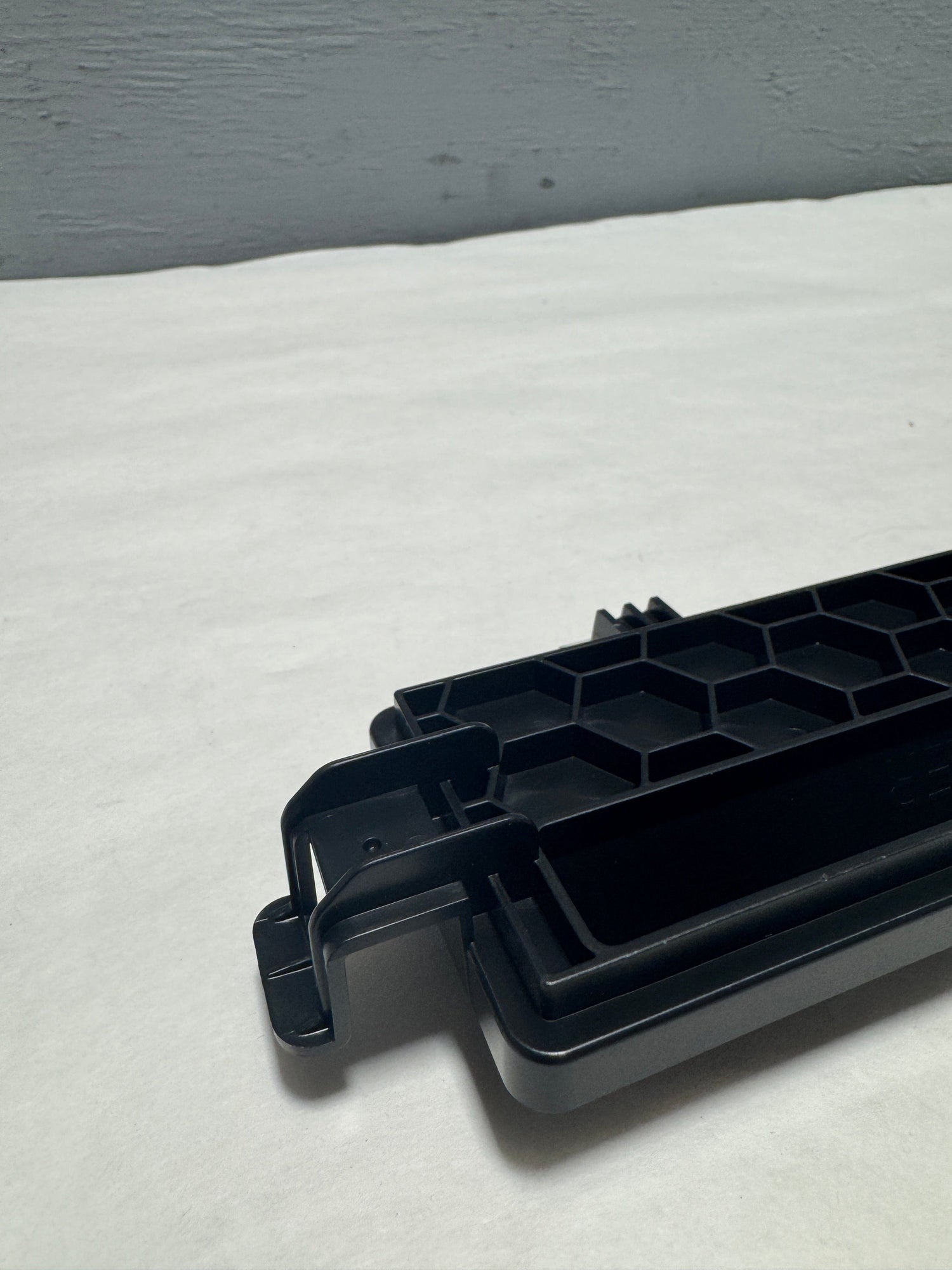 FL3Z-19D672-B 2015-2024 Ford F-150 F-250 F-350 Pollen Cabin Air Filter Cover Door Latch OEM