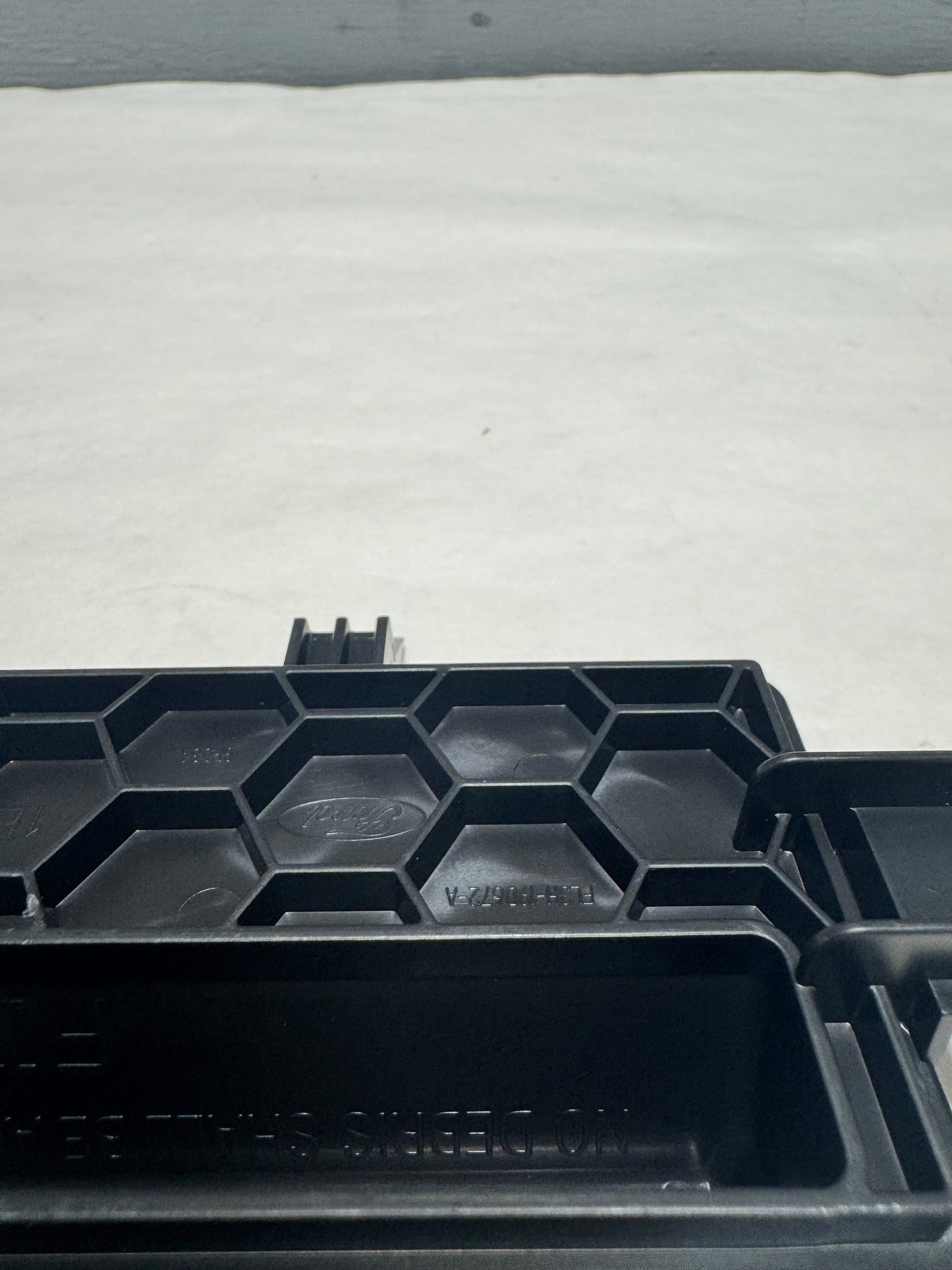 FL3Z-19D672-B 2015-2024 Ford F-150 F-250 F-350 Pollen Cabin Air Filter Cover Door Latch OEM