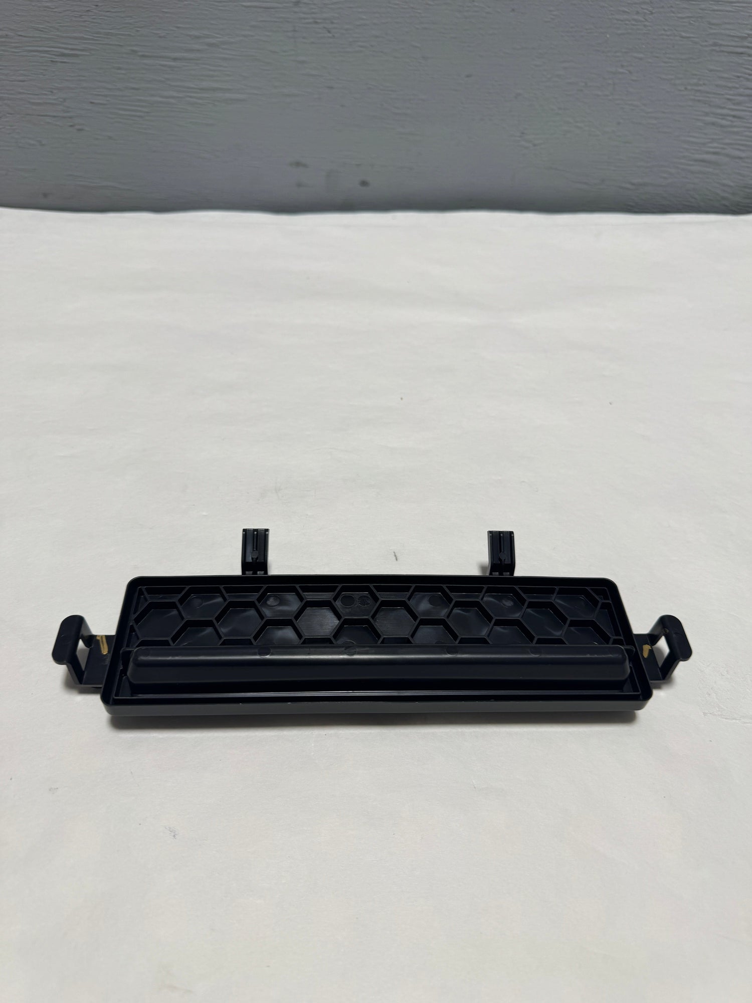 FL3Z-19D672-B 2015-2024 Ford F-150 F-250 F-350 Pollen Cabin Air Filter Cover Door Latch OEM