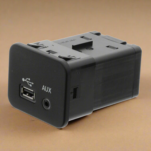 ZZZ-68166001AC 2015 Chrysler 200 Media Center Aux USB Charging Hub Outlet OEM