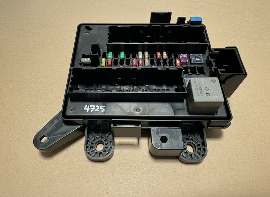 2016-2017 Camaro Rear Fuse Box Number On Current Box Must Be 4726