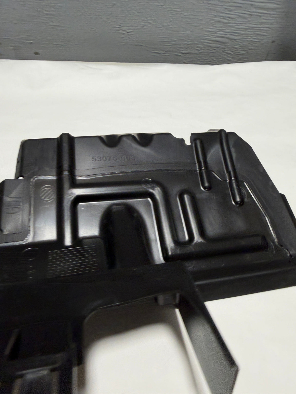 CL-0925-39138068-J5 2016-2018 Chevrolet Cruze RS 1.6v Passenger Side Air Baffle 39138068 OEM