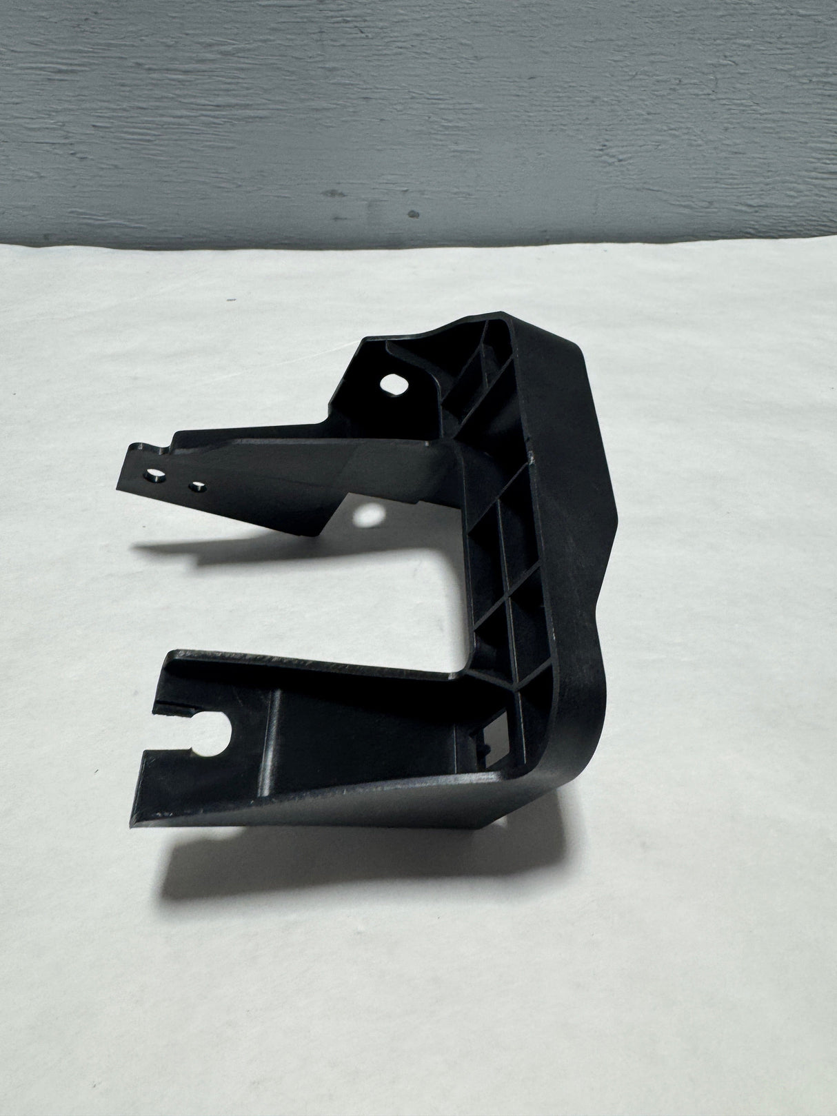 71155-TG7-A00 2016-2018 Honda Pilot Passenger Side Front Grille Bracket OEM