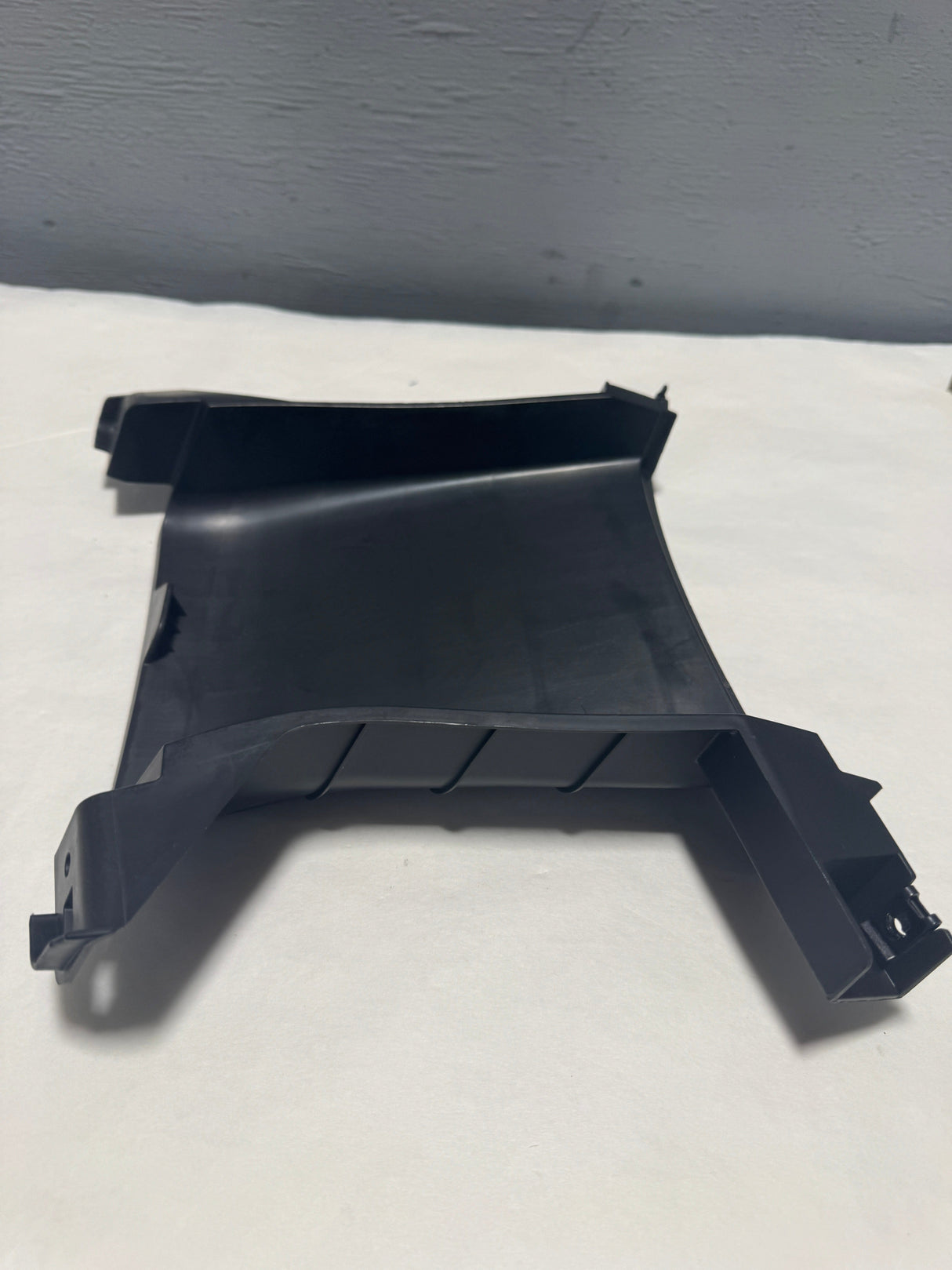 86573-D5000 2016-2018 Kia Optima Driver Side Front Bumper Air Duct OEM