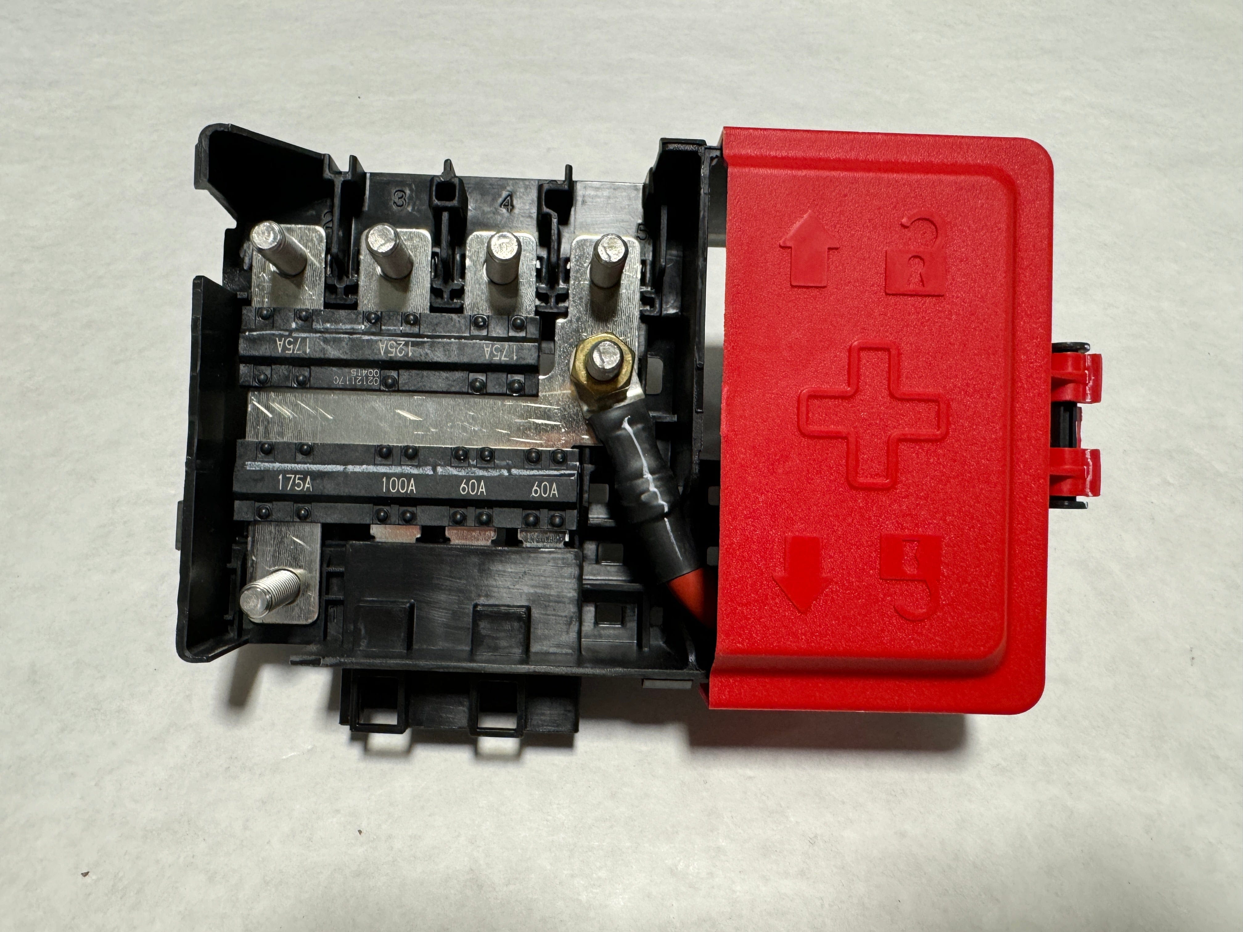 とっとページ 2016-2018 Silverado or Sierra Battery 1500 Distribution Fuse