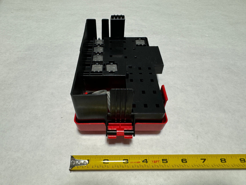 2016-2018 Silverado or Sierra Battery 1500 Distribution Fuse Block OEM