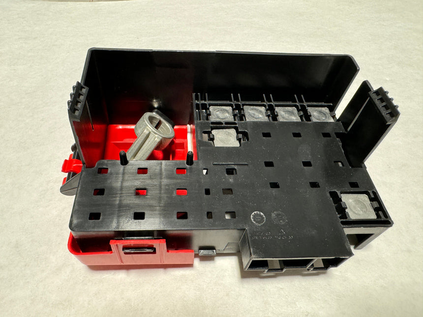 2016-2018 Silverado or Sierra Battery 1500 Distribution Fuse Block OEM