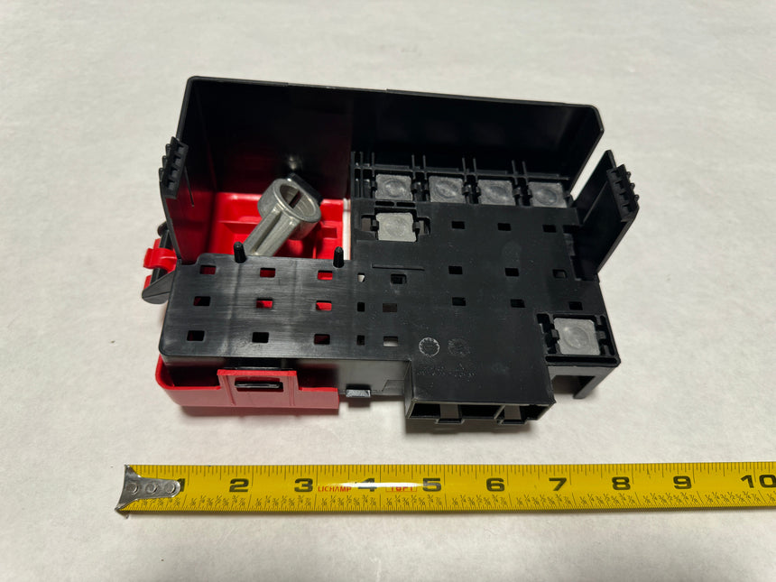 2016-2018 Silverado or Sierra Battery 1500 Distribution Fuse Block OEM