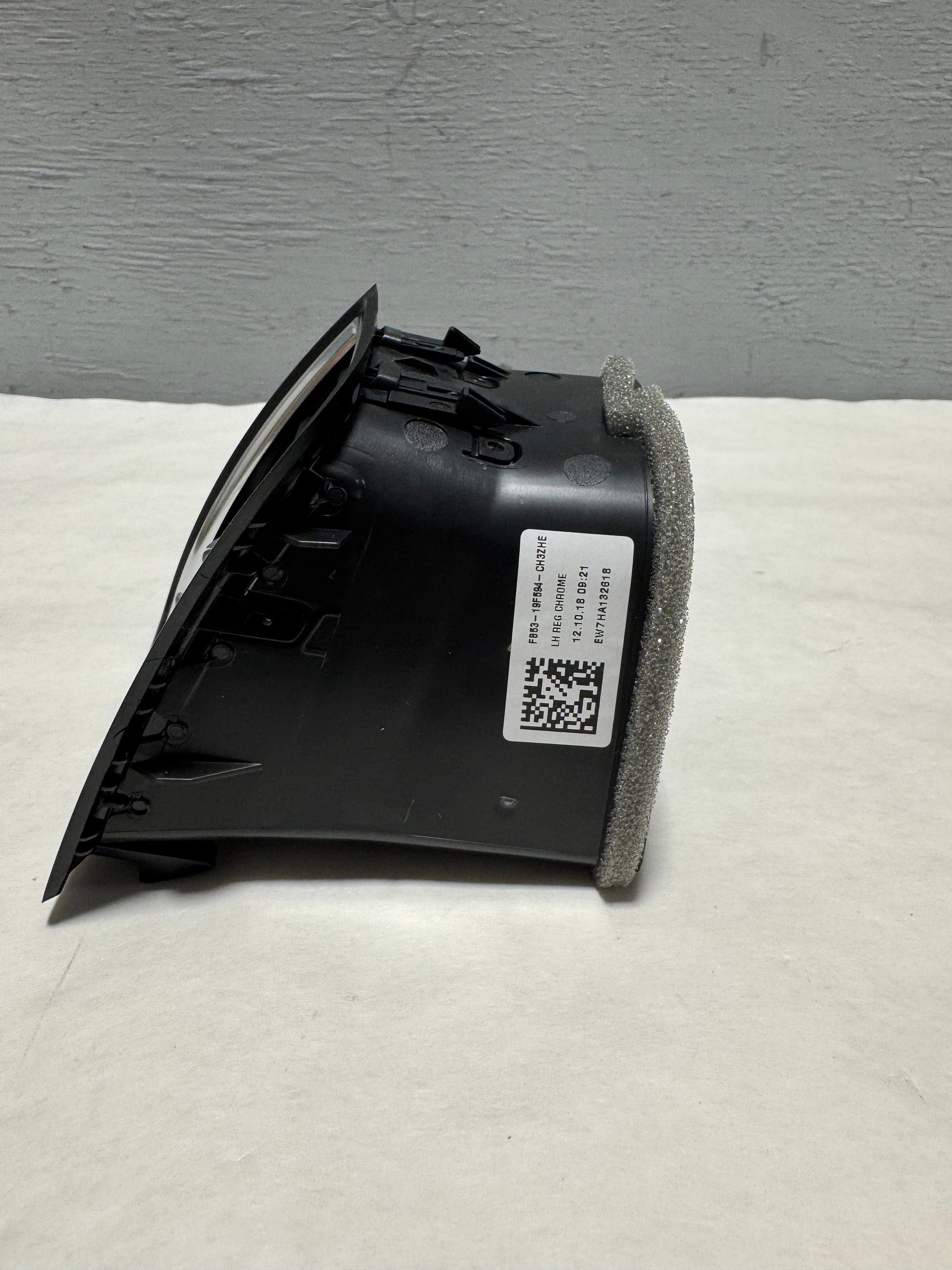 FB5Z-19893-CE 2016-2019 Explorer Driver Side Outer Air Vent Louvre Only Fits Limited Platinum and Sport